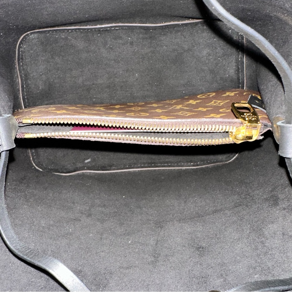 Louis Vuitton NeoNoe MM Monogram in Black - Picture 10 of 10